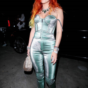 Free nude Celebrity Bella Thorne 012 pic