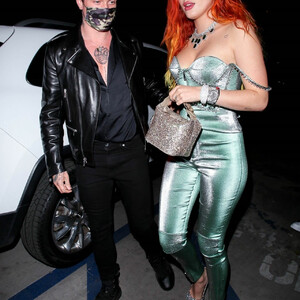 Famous Nude Bella Thorne 021 pic