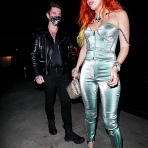 celeb nude Bella Thorne 025 pic