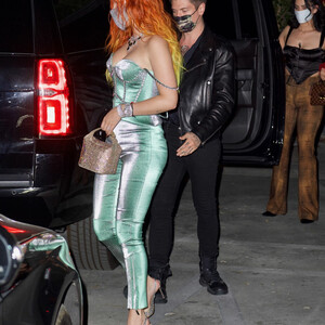 Free nude Celebrity Bella Thorne 075 pic