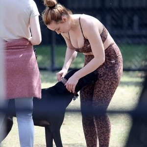 Abbie Chatfield and a Mystery Man Have Lunch Together in the Park in Brisbane (10 Photos) – Leaked Nudes
