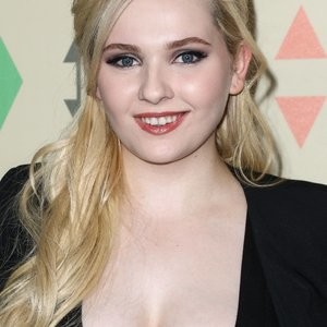 Famous Nude Abigail Breslin 051 pic