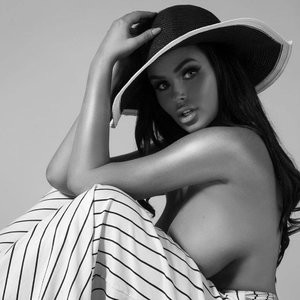 Celebrity Leaked Nude Photo Abigail Ratchford 003 pic