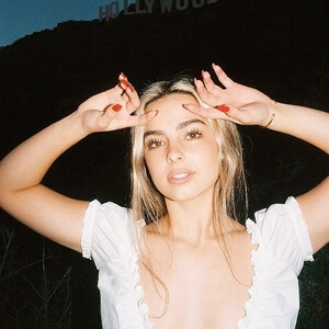 Free nude Celebrity Addison Rae 123 pic