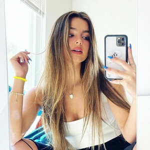 Celeb Nude Addison Rae 127 pic
