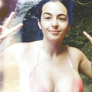 Free nude Celebrity Alanna Masterson 021 pic