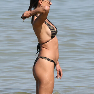Celeb Naked Alessandra Ambrosio 034 pic