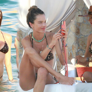 Alessandra Ambrosio Celebrates Halloween on a Mexican Getaway (29 Photos) – Leaked Nudes