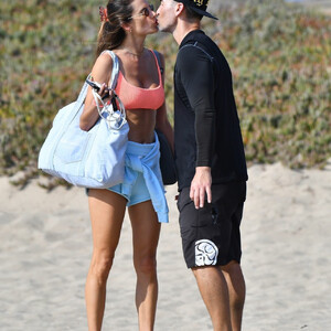 Real Celebrity Nude Alessandra Ambrosio 007 pic