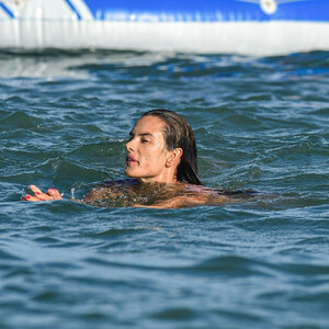 Naked Celebrity Pic Alessandra Ambrosio 061 pic