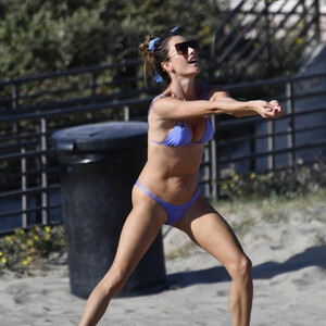Celebrity Naked Alessandra Ambrosio 094 pic