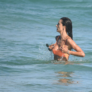 Celebrity Naked Alessandra Ambrosio 062 pic