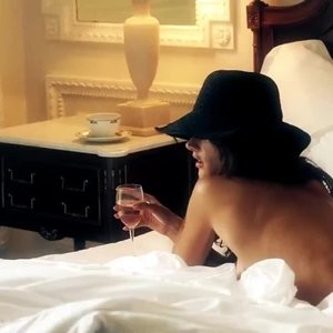 Celebrity Naked Alessandra Ambrosio 023 pic