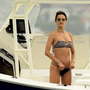 Real Celebrity Nude Alessandra Ambrosio 128 pic