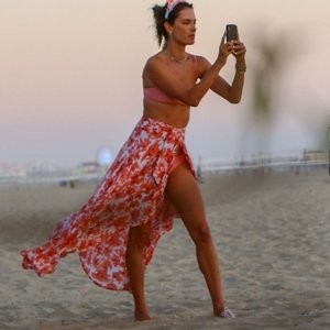 Naked celebrity picture Alessandra Ambrosio 015 pic