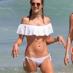 Naked celebrity picture Alessandra Ambrosio 024 pic