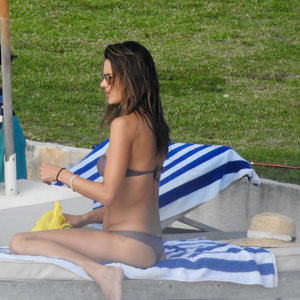 Celebrity Naked Alessandra Ambrosio 026 pic