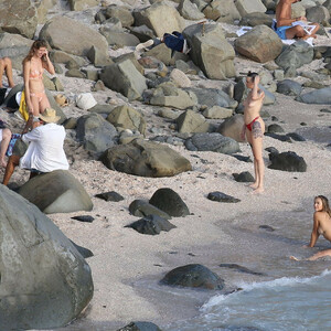 Celebrity Leaked Nude Photo Alexis Ren 007 pic