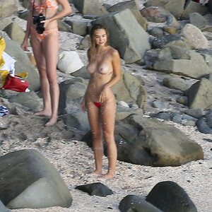 Real Celebrity Nude Alexis Ren 031 pic