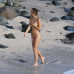 Leaked Celebrity Pic Alexis Ren 033 pic