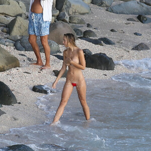 Nude Celebrity Picture Alexis Ren 026 pic