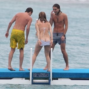 Alice Eve’s Ass in Barbados (3 Photos) – Leaked Nudes
