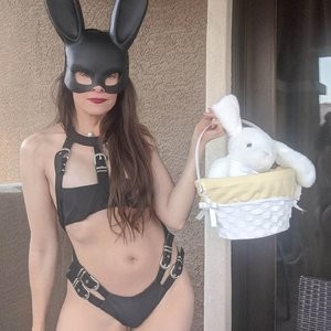 Alicia Arden’s Sexy Easter Weekend Begins Alone (6 Photos) - Leaked Nudes