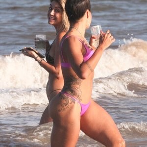 Naked celebrity picture Aline Riscado 020 pic