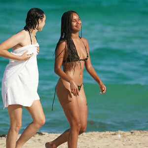 nude celebrities Alisha Boe 006 pic