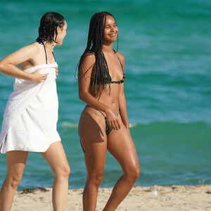 Celebrity Nude Pic Alisha Boe 007 pic