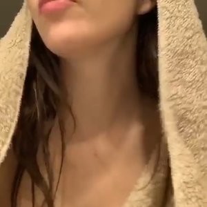 Aliya Brynn Shows Her Nude Tits (2 Pics + GIF & Video) – Leaked Nudes