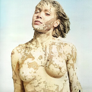 Naked Celebrity Alyssa Milano 009 pic