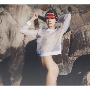 Newest Celebrity Nude Alyssia McGoogan 007 pic