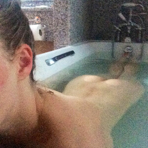 Celebrity Nude Pic Amanda Seyfried 003 pic