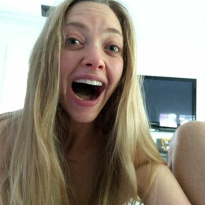 Hot Naked Celeb Amanda Seyfried 024 pic