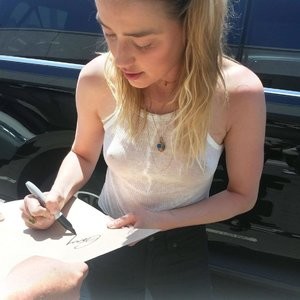 Amber Heard Braless (3 Photos) - Leaked Nudes