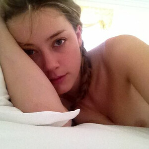 Celebrity Nude Pic Amber Heard 010 pic