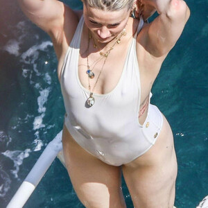Naked Celebrity Amber Heard 152 pic