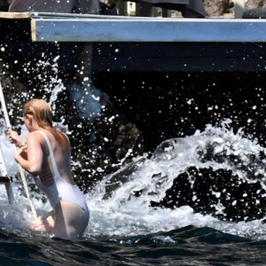 Naked celebrity picture Amber Heard 160 pic