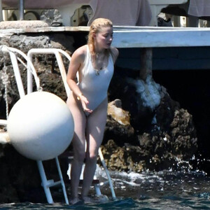 Free nude Celebrity Amber Heard 163 pic