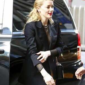 Famous Nude Amber Heard 208 pic