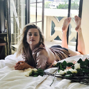 Naked celebrity picture Amber Heard 226 pic