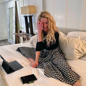 Naked Celebrity Pic Amber Heard 242 pic