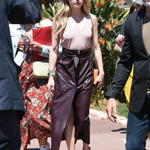 Famous Nude Amber Heard 268 pic