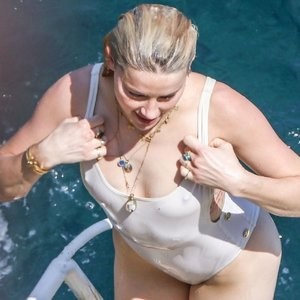 Celebrity Naked Amber Heard 034 pic