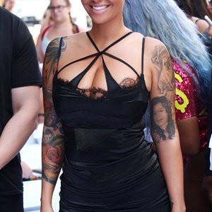 Famous Nude Amber Rose 015 pic
