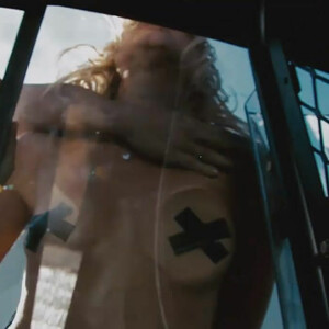 Naked celebrity picture Amy Smart 006 pic