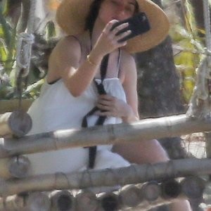 Ana de Armas Is Taking Selfies at the Beach (22 Photos) – Leaked Nudes