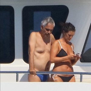 Andrea Bocelli & Veronica Berti Enjoy Their Holiday in St Tropez (19 Photos) – Leaked Nudes