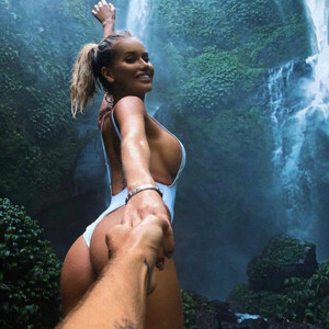 Free nude Celebrity Anella Miller 023 pic